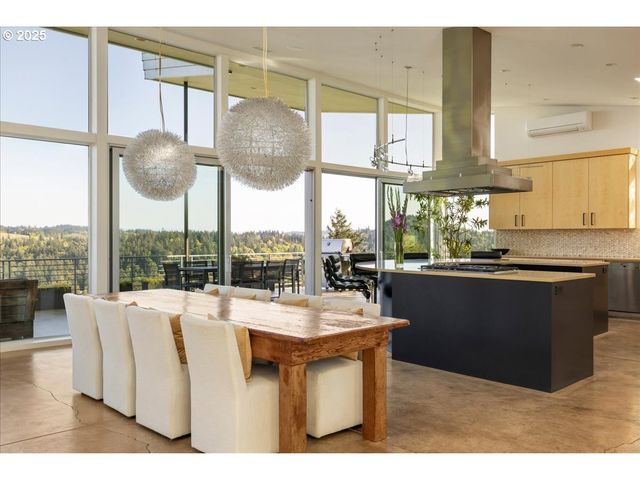 1900 CREST Dr, Lake Oswego, OR 97034
