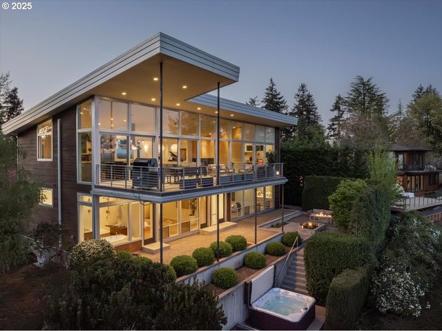 1900 CREST Dr, Lake Oswego, OR 97034