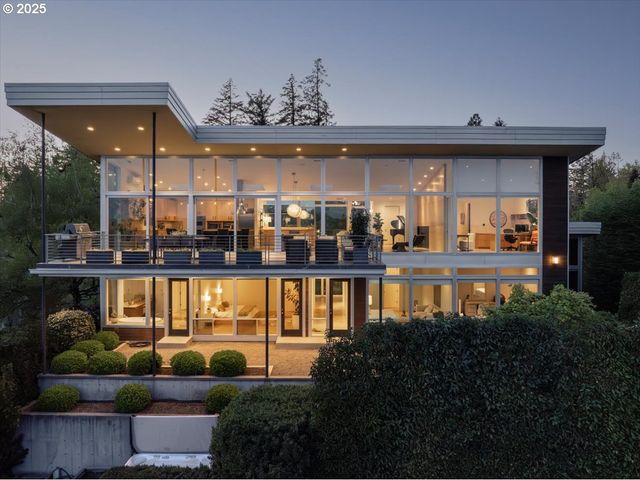 1900 CREST Dr, Lake Oswego, OR 97034