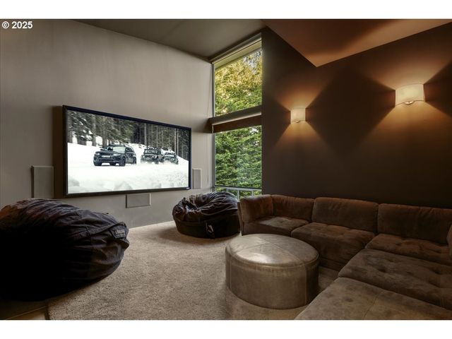 1900 CREST Dr, Lake Oswego, OR 97034