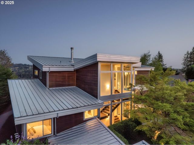 1900 CREST Dr, Lake Oswego, OR 97034