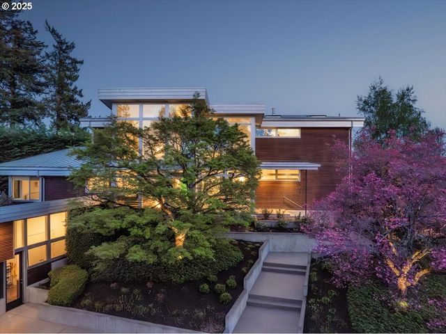 1900 CREST Dr, Lake Oswego, OR 97034