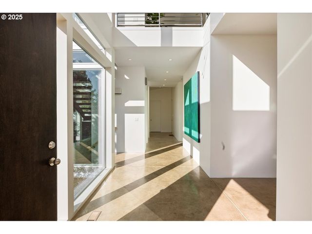 1900 CREST Dr, Lake Oswego, OR 97034