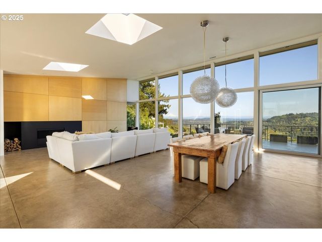 1900 CREST Dr, Lake Oswego, OR 97034