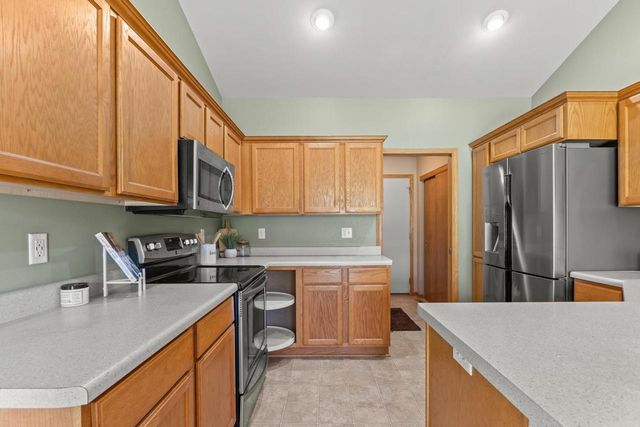 226 Reeds DRIVE, West Bend, WI 53095