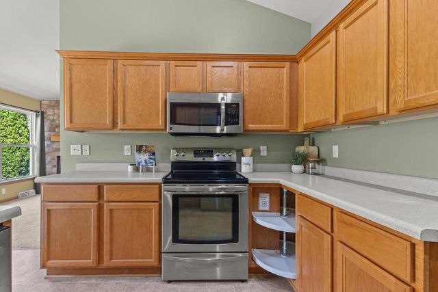 226 Reeds DRIVE, West Bend, WI 53095