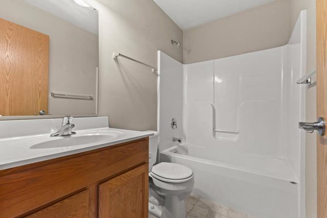 226 Reeds DRIVE, West Bend, WI 53095