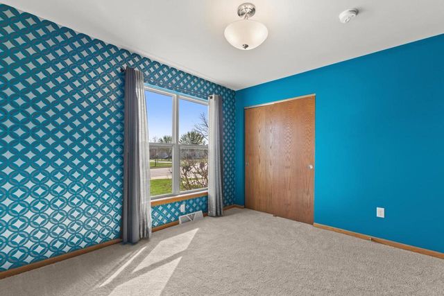 226 Reeds DRIVE, West Bend, WI 53095