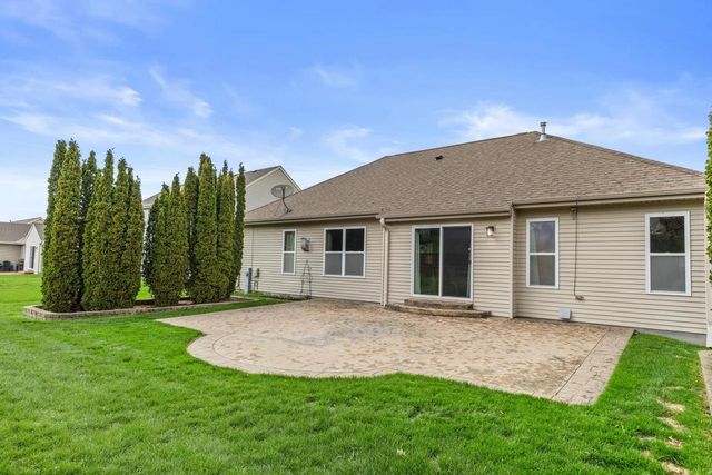 226 Reeds DRIVE, West Bend, WI 53095