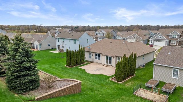 226 Reeds DRIVE, West Bend, WI 53095