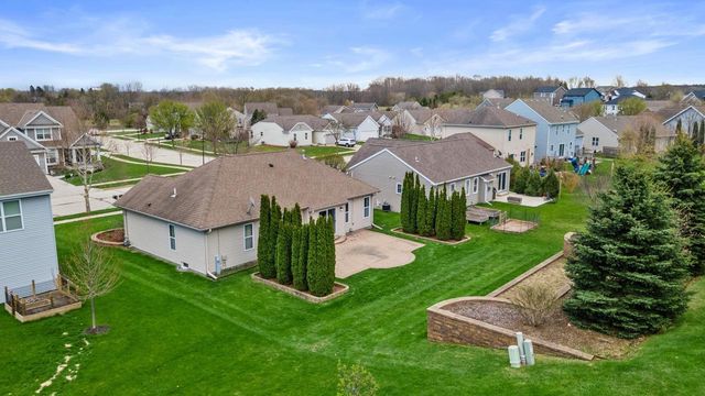 226 Reeds DRIVE, West Bend, WI 53095