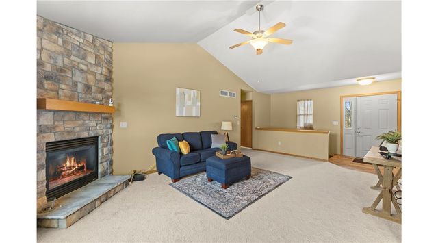 226 Reeds DRIVE, West Bend, WI 53095
