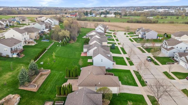 226 Reeds DRIVE, West Bend, WI 53095