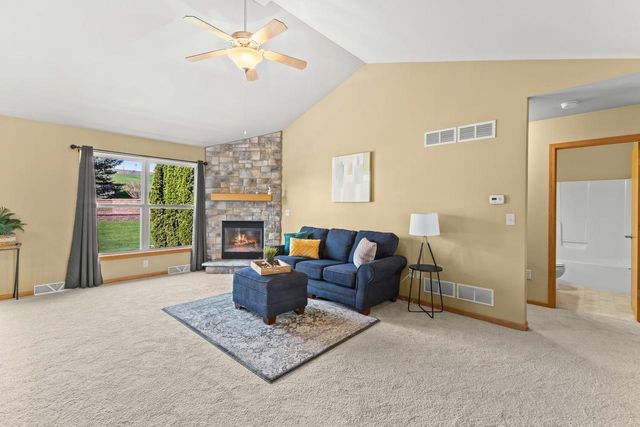 226 Reeds DRIVE, West Bend, WI 53095