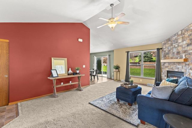 226 Reeds DRIVE, West Bend, WI 53095