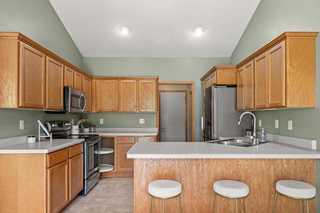 226 Reeds DRIVE, West Bend, WI 53095