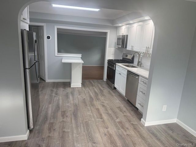 278 14th Avenue 1, West Babylon, NY 11704