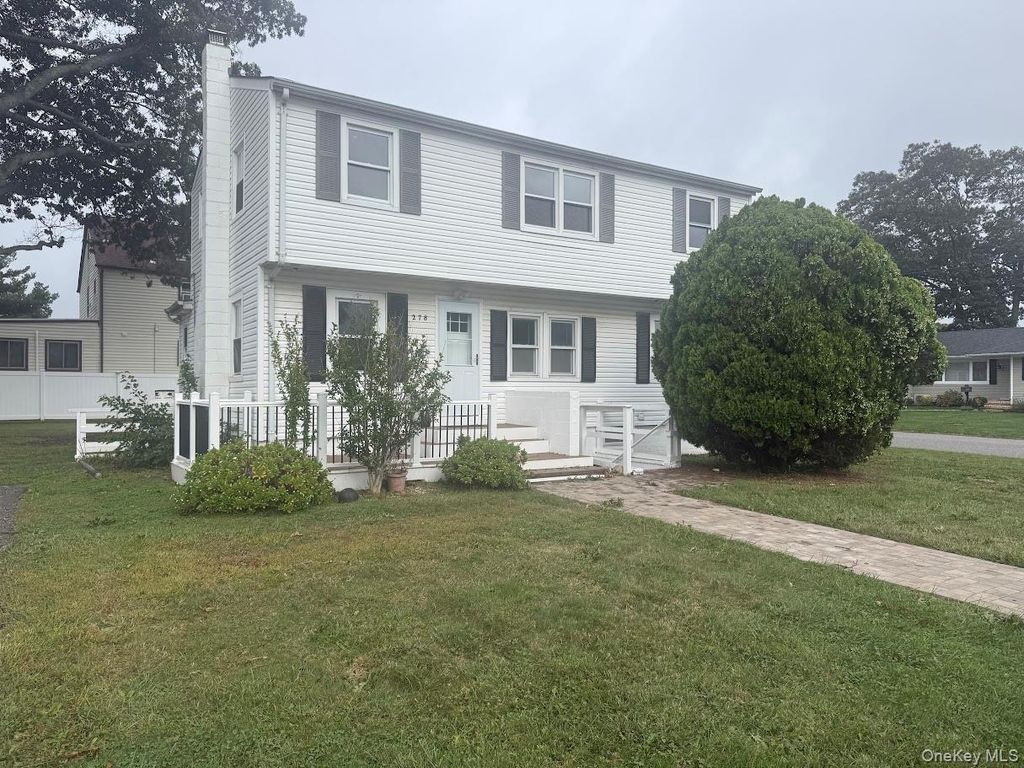 278 14th Avenue 1, West Babylon, NY 11704