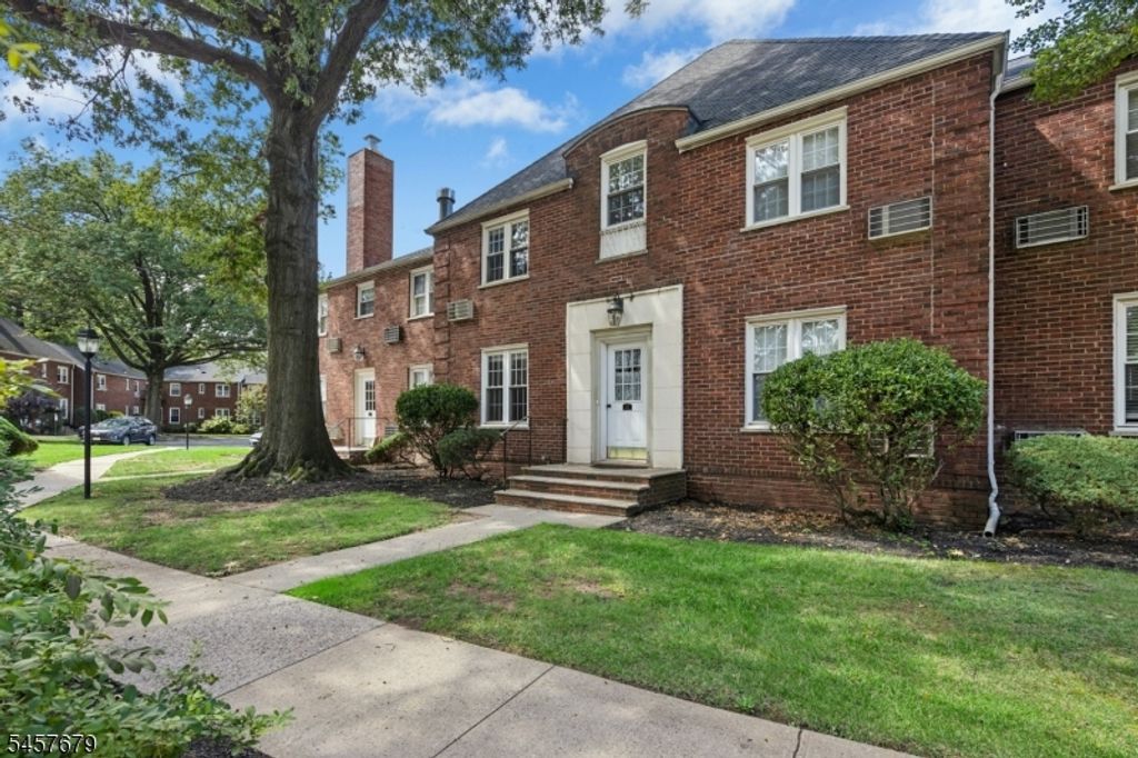 43 A Parkway Village A, Cranford Twp., NJ 07016 — exterior
