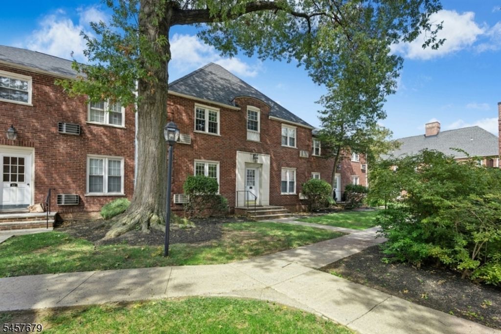 43 A Parkway Village A, Cranford Twp., NJ 07016 — photo 2