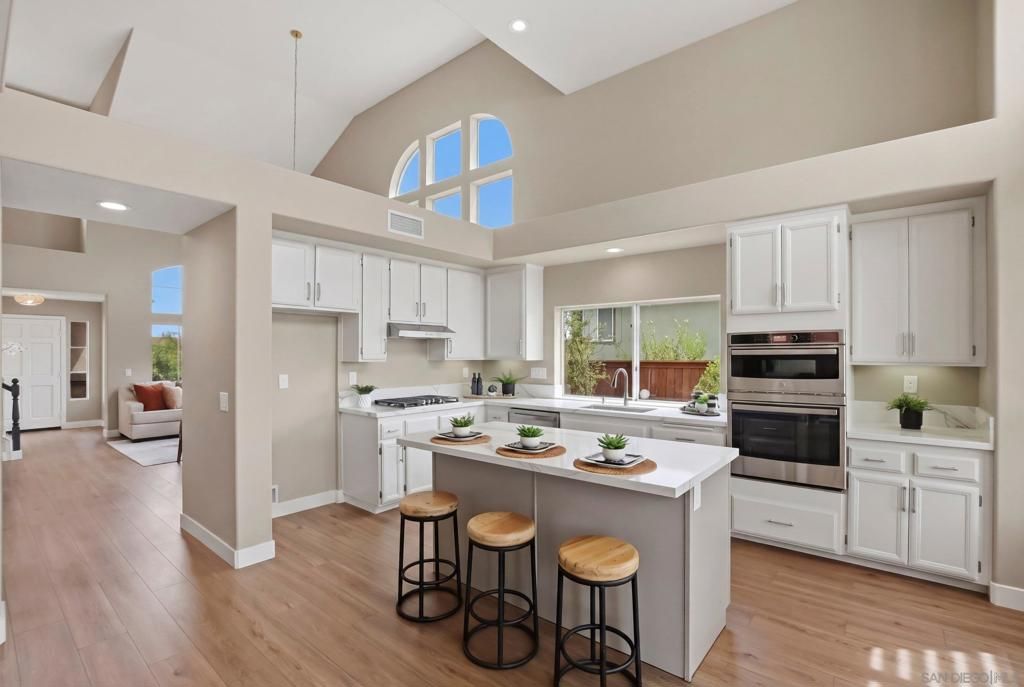 Image 15 of property listing at 12182 Mannix Rd, San Diego, CA 92129