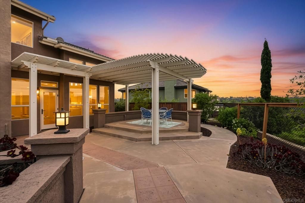 Image 3 of property listing at 12182 Mannix Rd, San Diego, CA 92129