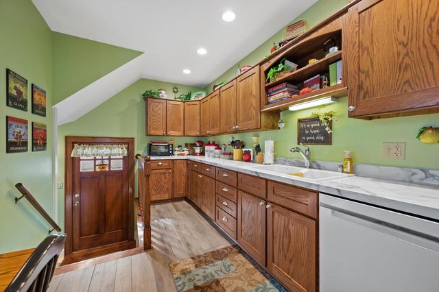 837 S 17th STREET, Milwaukee, WI 53204
