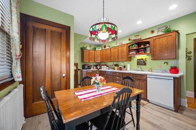 837 S 17th STREET, Milwaukee, WI 53204