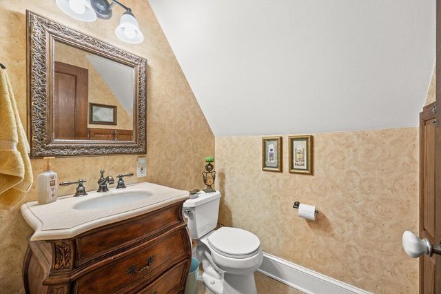 837 S 17th STREET, Milwaukee, WI 53204