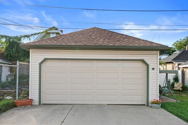 837 S 17th STREET, Milwaukee, WI 53204
