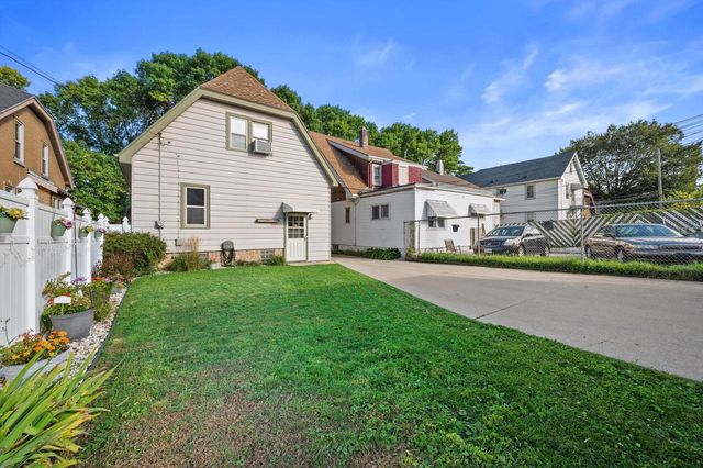 837 S 17th STREET, Milwaukee, WI 53204