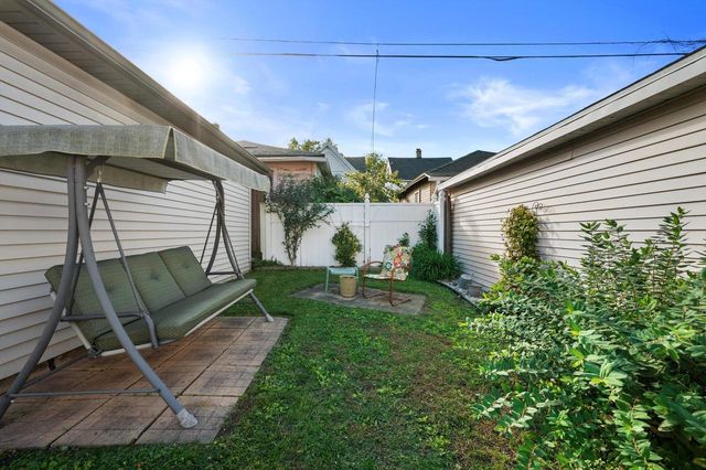 837 S 17th STREET, Milwaukee, WI 53204