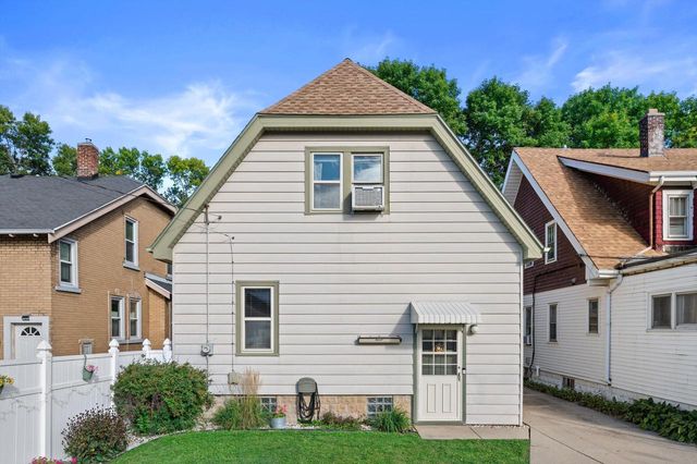 837 S 17th STREET, Milwaukee, WI 53204