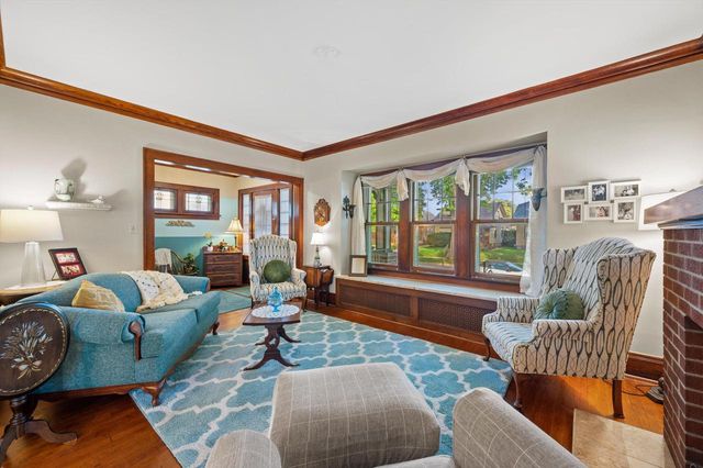837 S 17th STREET, Milwaukee, WI 53204