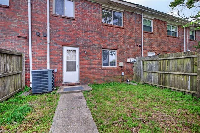 869 S Club House Rd Apt 3, Virginia Beach, VA 23452