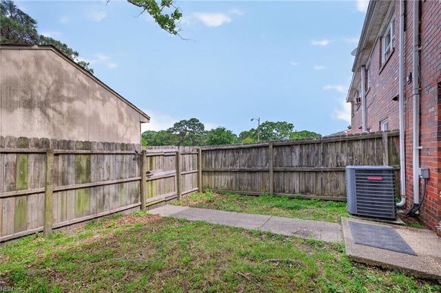 869 S Club House Rd Apt 3, Virginia Beach, VA 23452