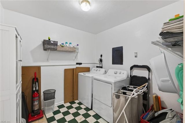 869 S Club House Rd Apt 3, Virginia Beach, VA 23452