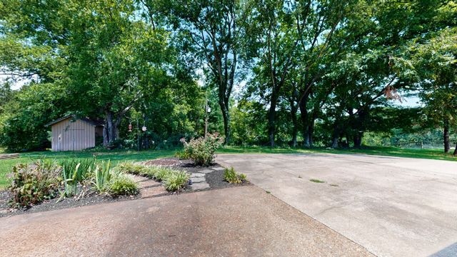 195 Cave Springs Rd, Lebanon, TN 37087