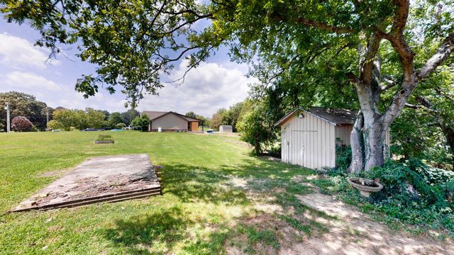 195 Cave Springs Rd, Lebanon, TN 37087