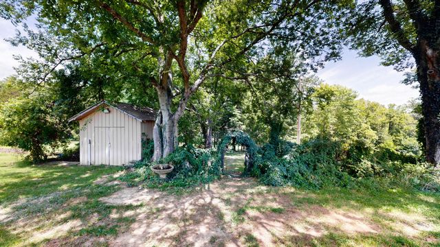 195 Cave Springs Rd, Lebanon, TN 37087