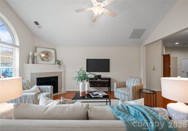 2304 Coltsview Lane, Matthews, NC 28105