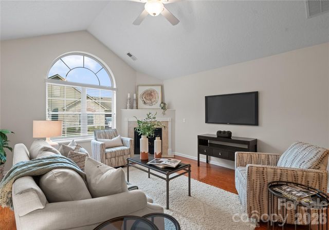 2304 Coltsview Lane, Matthews, NC 28105