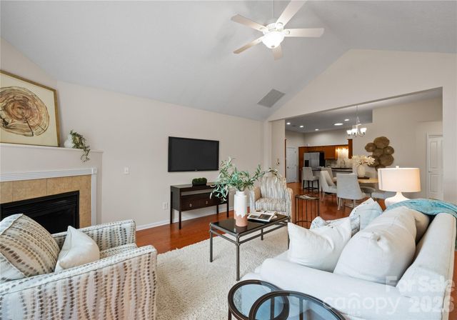 2304 Coltsview Lane, Matthews, NC 28105