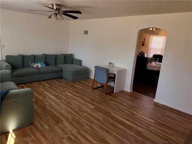 4215 Pittman Road, Kansas City, MO 64133