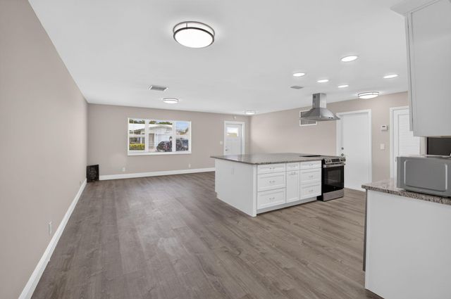 2081 SW 13th Terrace, Boynton Beach, FL 33426