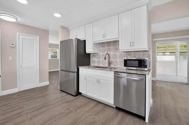 2081 SW 13th Terrace, Boynton Beach, FL 33426