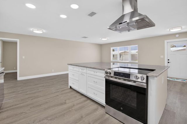 2081 SW 13th Terrace, Boynton Beach, FL 33426