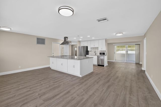 2081 SW 13th Terrace, Boynton Beach, FL 33426