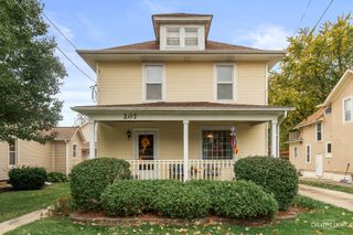 207 Bluff Street, Aurora, IL 60505
