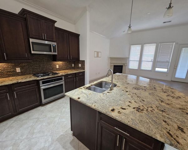 4814 Applewood Crest Lane, Rosharon, TX 77583